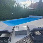 Z Basenem I Salonem Sztutowo