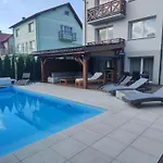 Z Basenem I Salonem Apartment