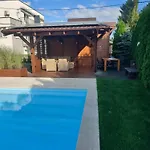 Z Basenem I Salonem Apartment *