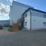 Z Basenem I Salonem *