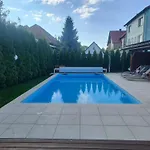 Z Basenem I Salonem Sztutowo
