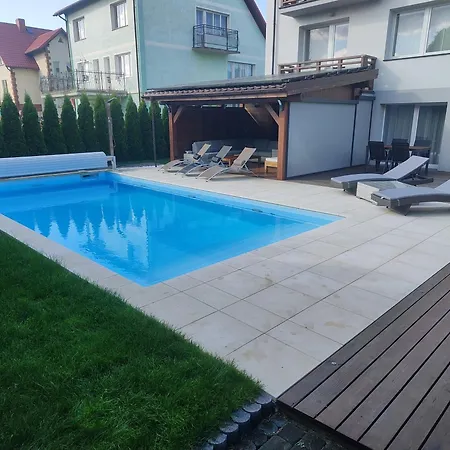 Z Basenem I Salonem